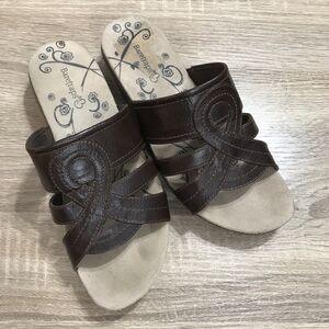 Baretraps Findie Slide‎ Sandal Womens 7.5 Wide Brown Low Wedge Slip On Shoes